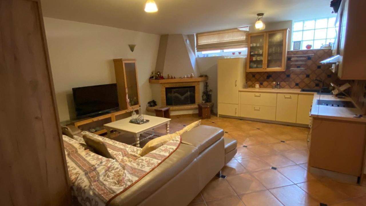 Seaside family apartment - Kalamata Farai Bagian luar foto